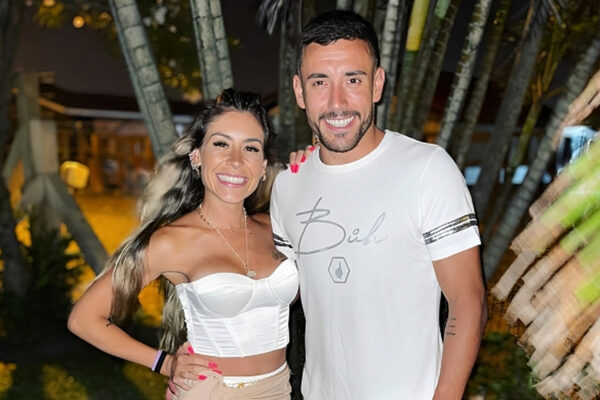 Alan Ruschel ao lado da esposa