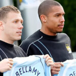 Bellamy e De Jong no Manchester City (Reprodução / Web)