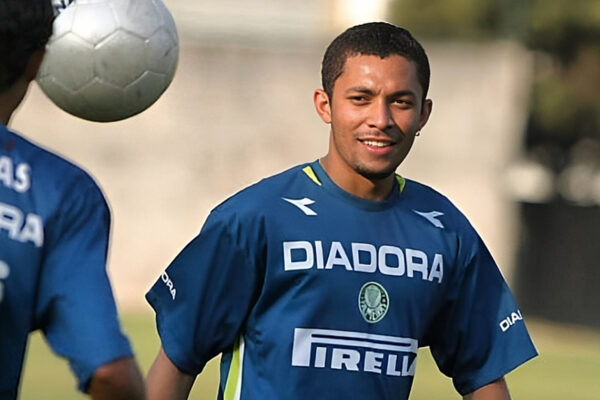 Elson em treinamento no Palmeiras