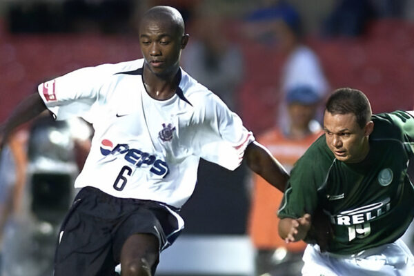 Kléber com a camisa do Corinthians